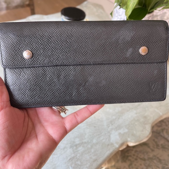 Louis Vuitton Black Taiga Leather Accordion Chain Wallet Long Flap - Picture 10 of 14